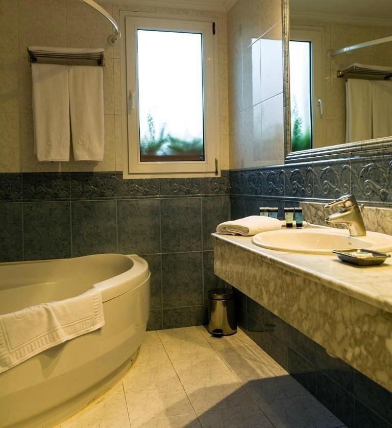 Hotel Suite Miono Castro Urdiales Bagian luar foto